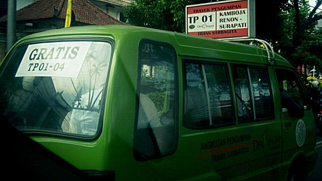 Foto angkutan pengumpan Trans Sarbagita kota Denpasar saat beroperasi November 2014
